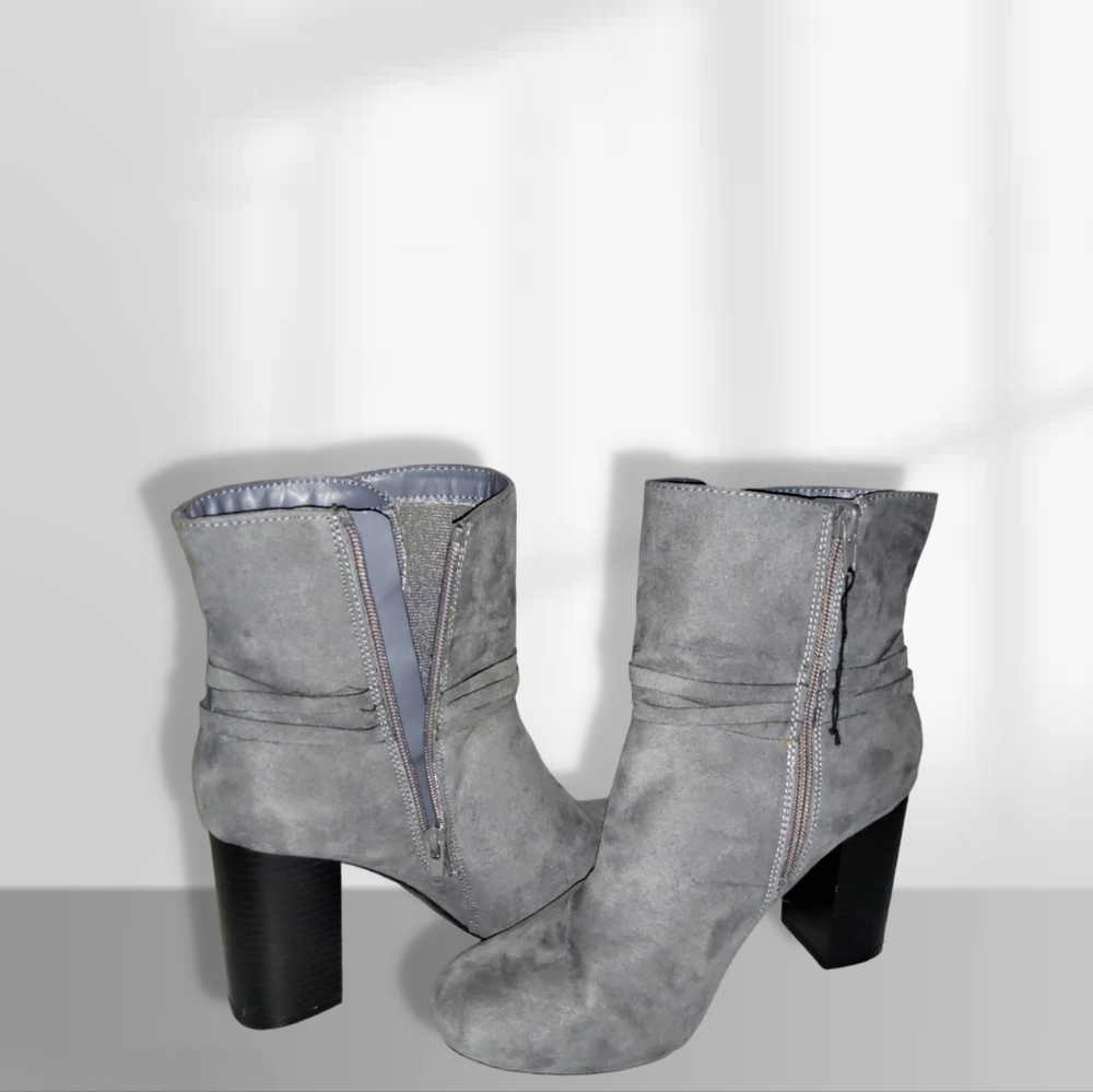 Womans Christian Siriano Gray Faux Suede Boots Size 9